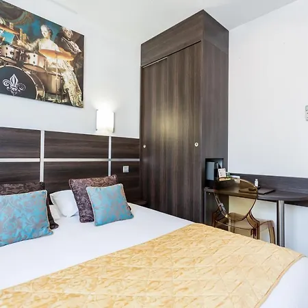 Le Centre Hotel
