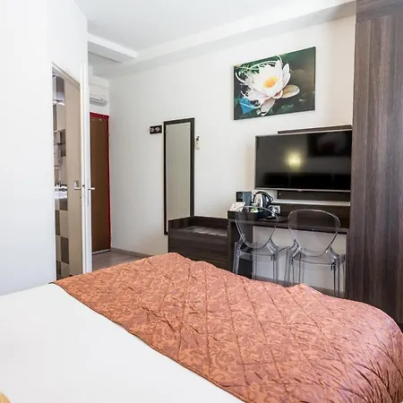 Le Centre Hotel