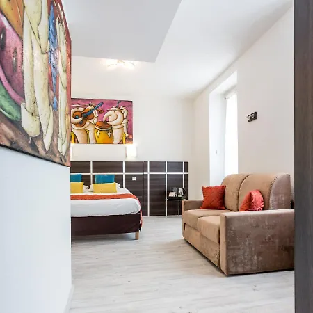 Le Centre Hotel 3*