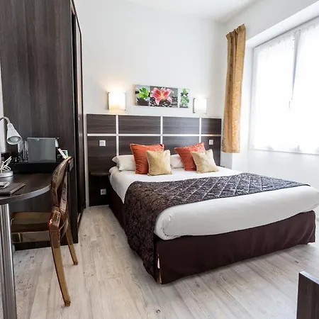 Le Centre Hotel