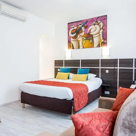 Le Centre Hotel
